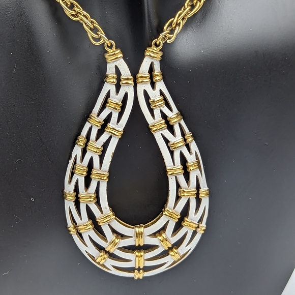 Vintage White Enamel Necklace by Crown TRIFARI - Picture 2 of 10